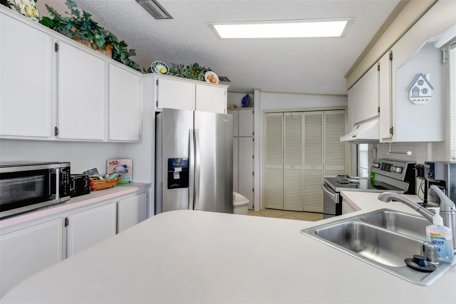 192 QUEEN PALM DR