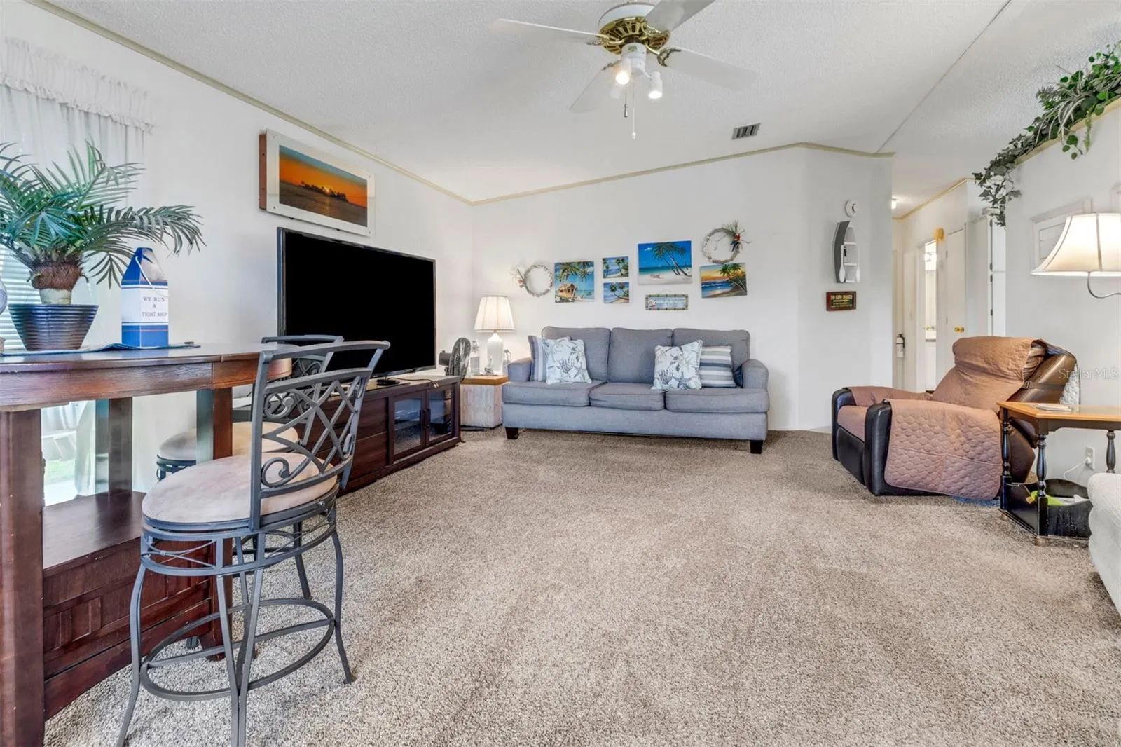 192 QUEEN PALM DR