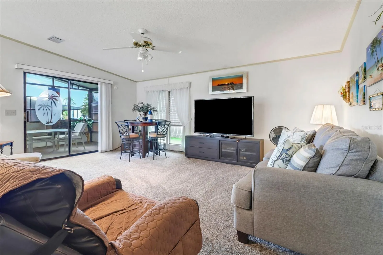 192 QUEEN PALM DR