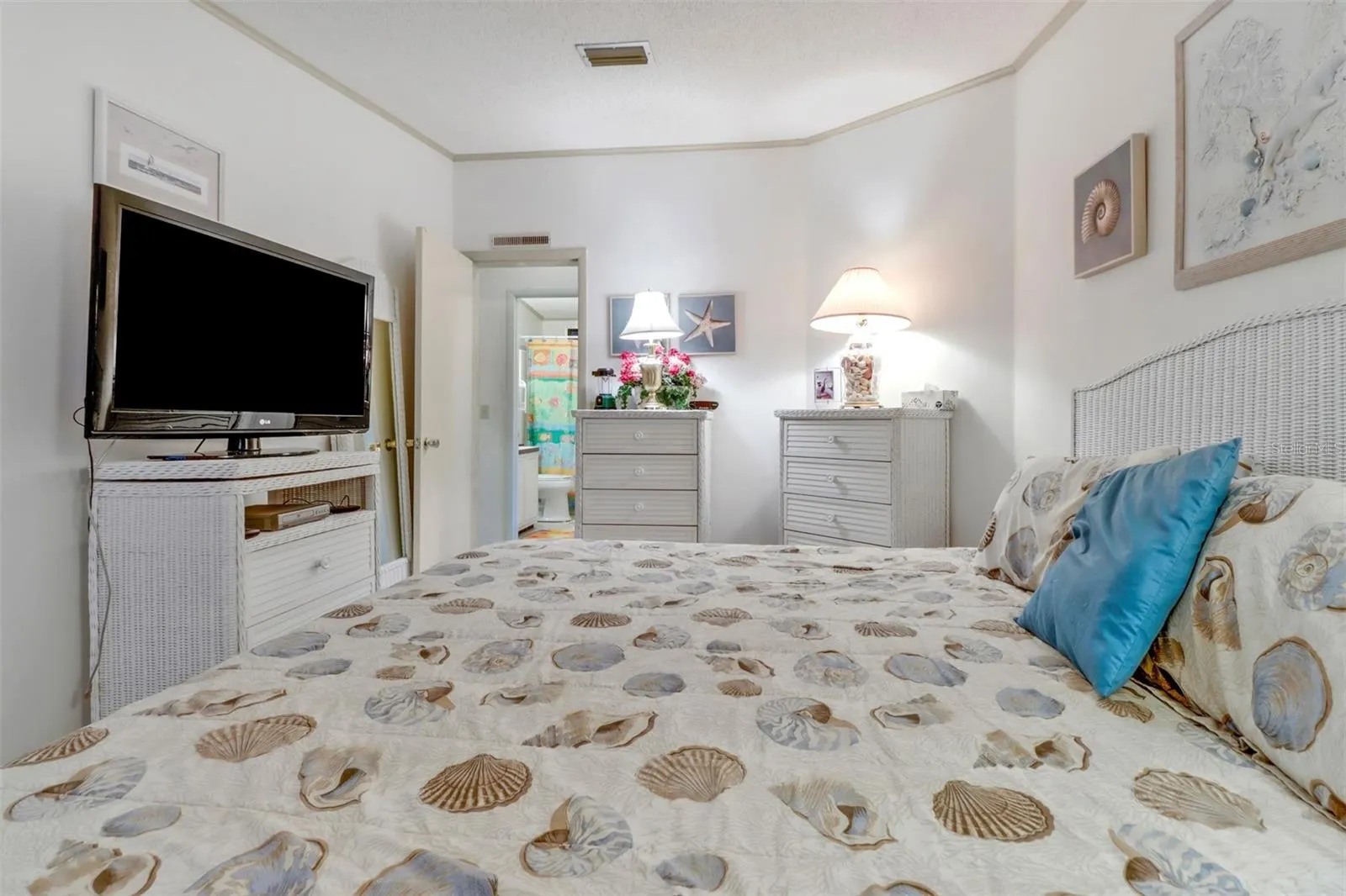 192 QUEEN PALM DR