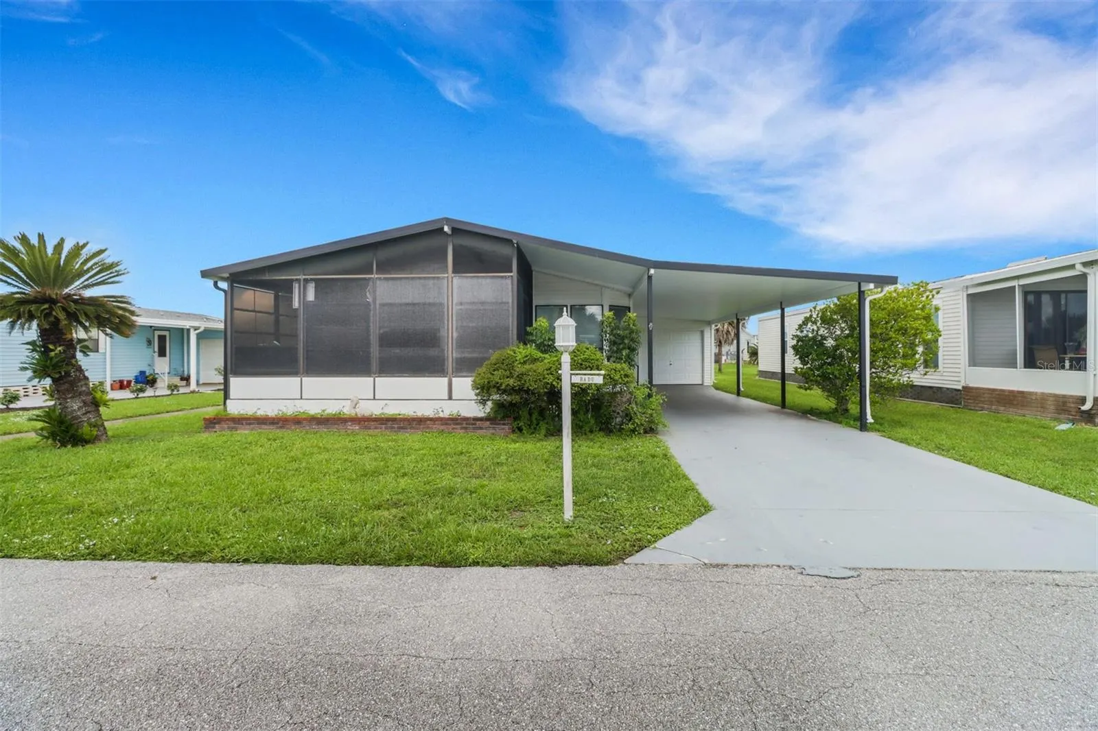 192 QUEEN PALM DR