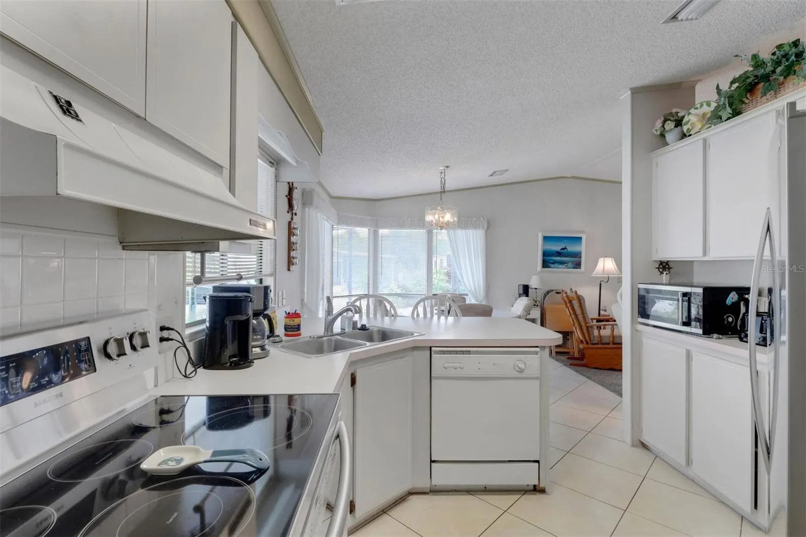 192 QUEEN PALM DR