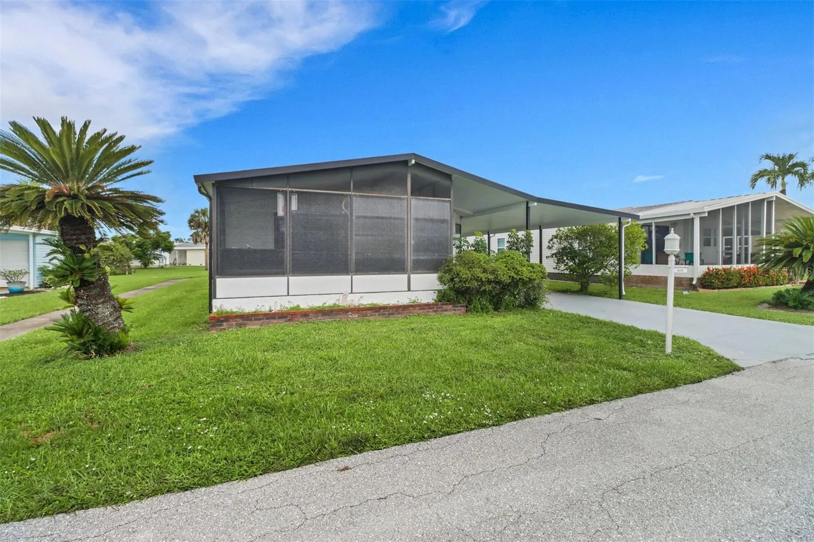 192 QUEEN PALM DR