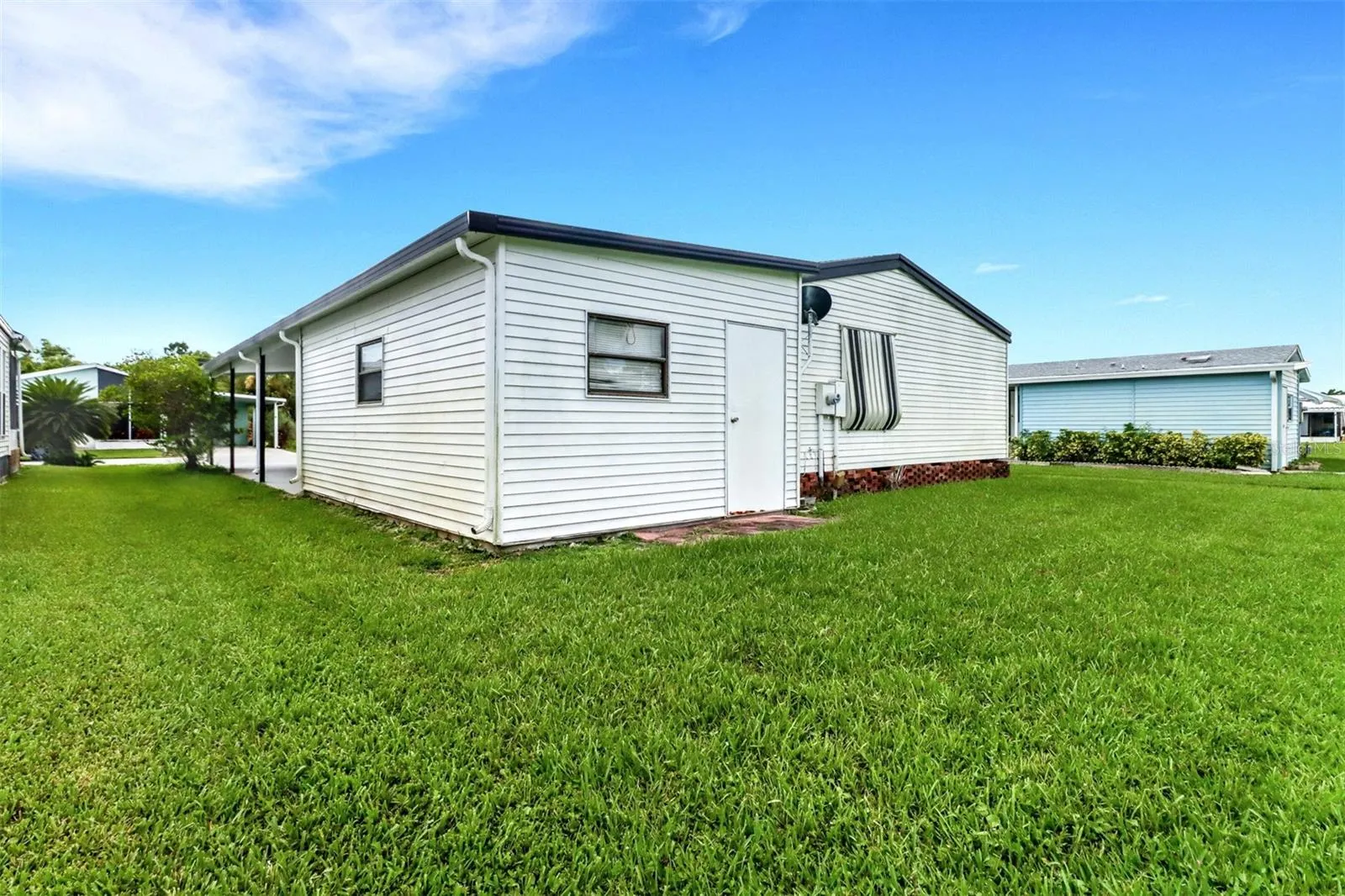 192 QUEEN PALM DR