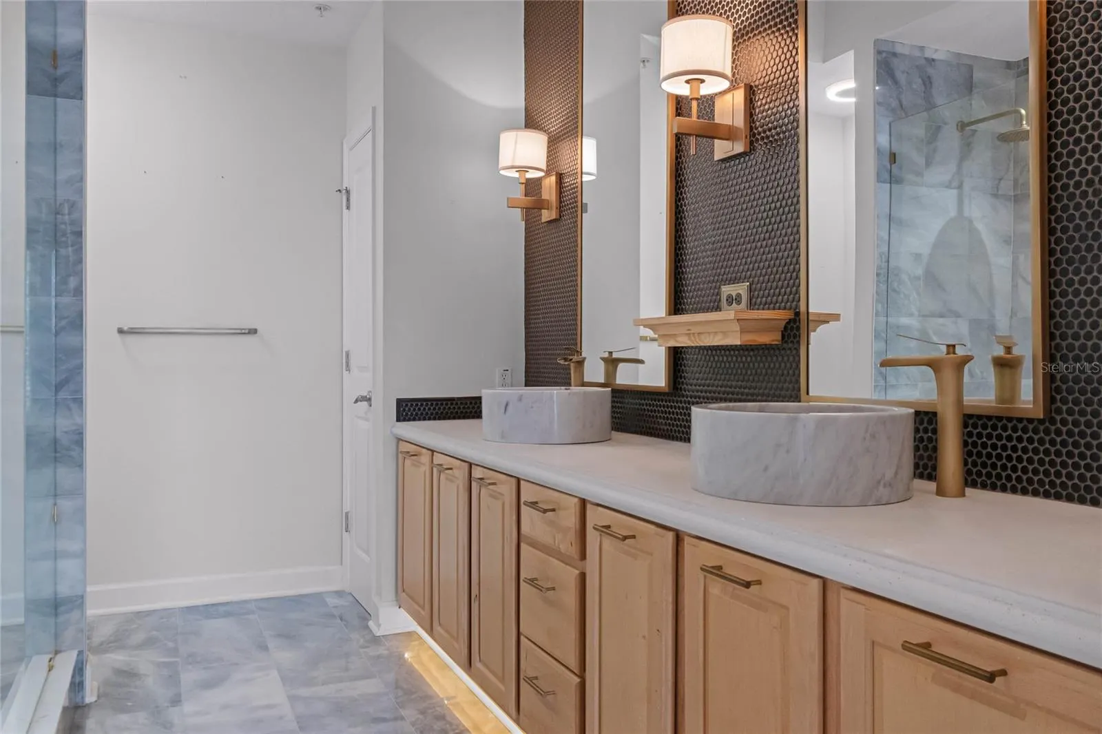 1400 CELEBRATION AVE #203, #203