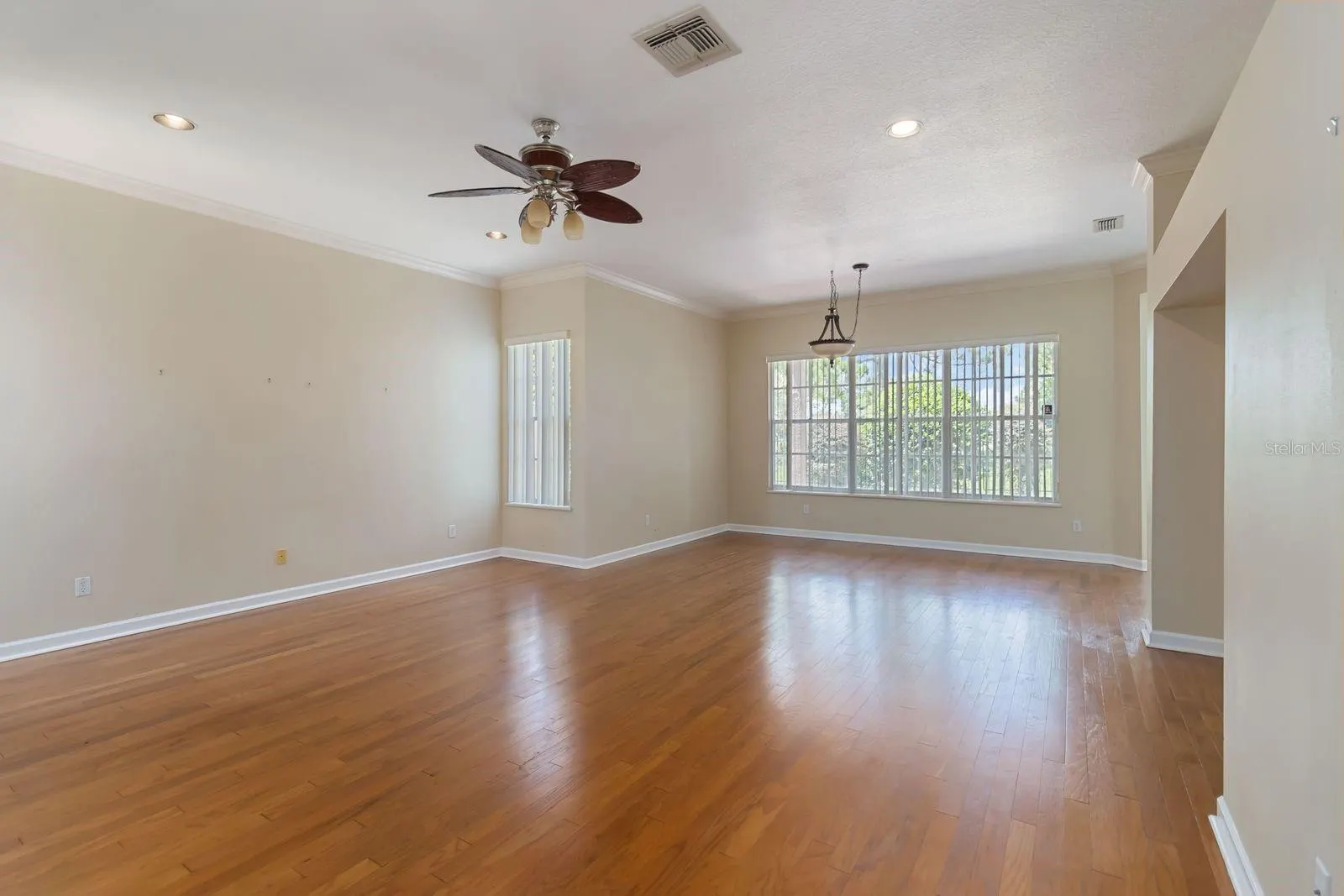 14319 TAMBOURINE DR