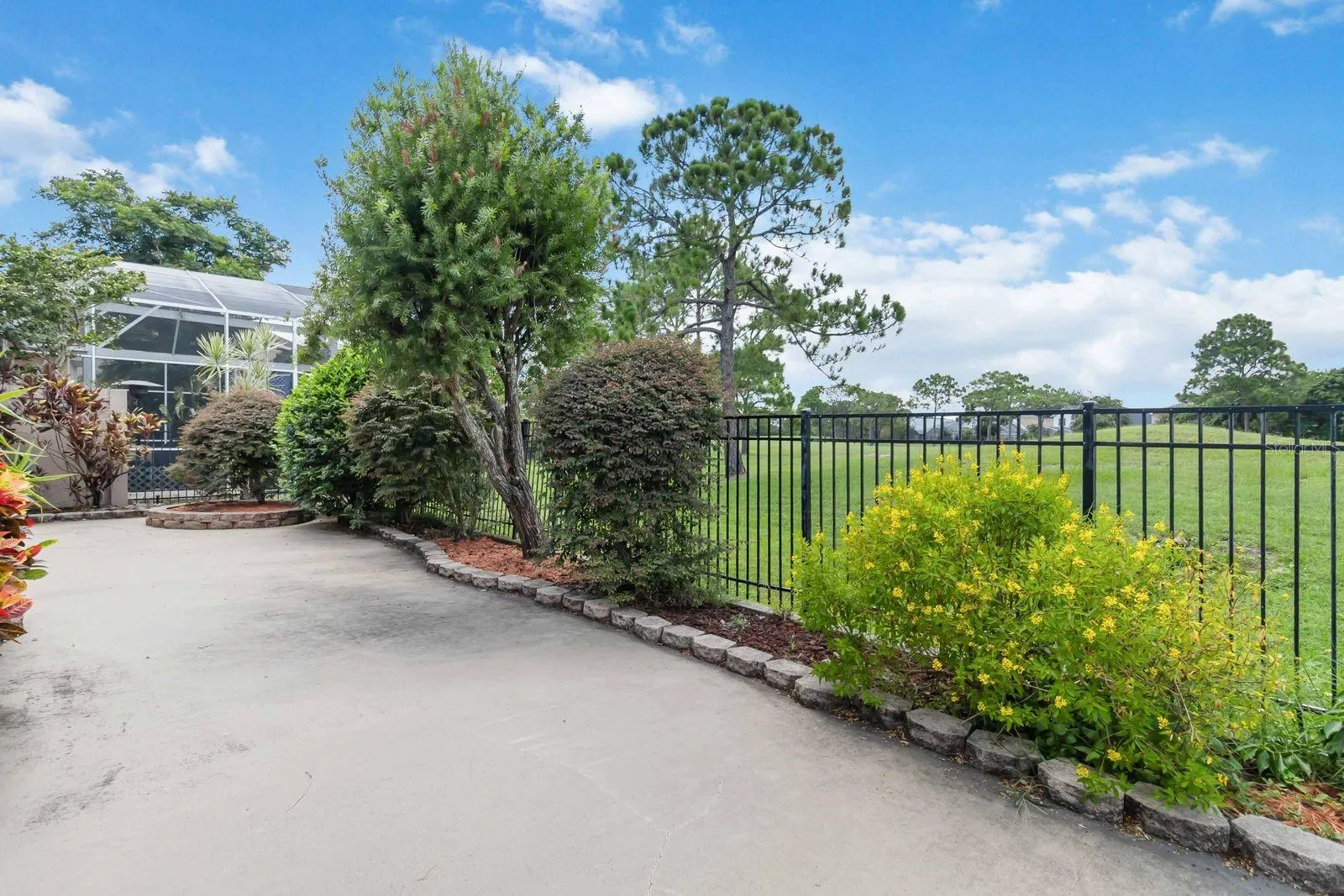 14319 TAMBOURINE DR