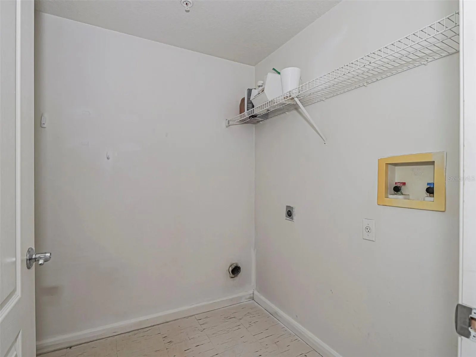 5090 FAIRWAYS CIR #H206, #H206