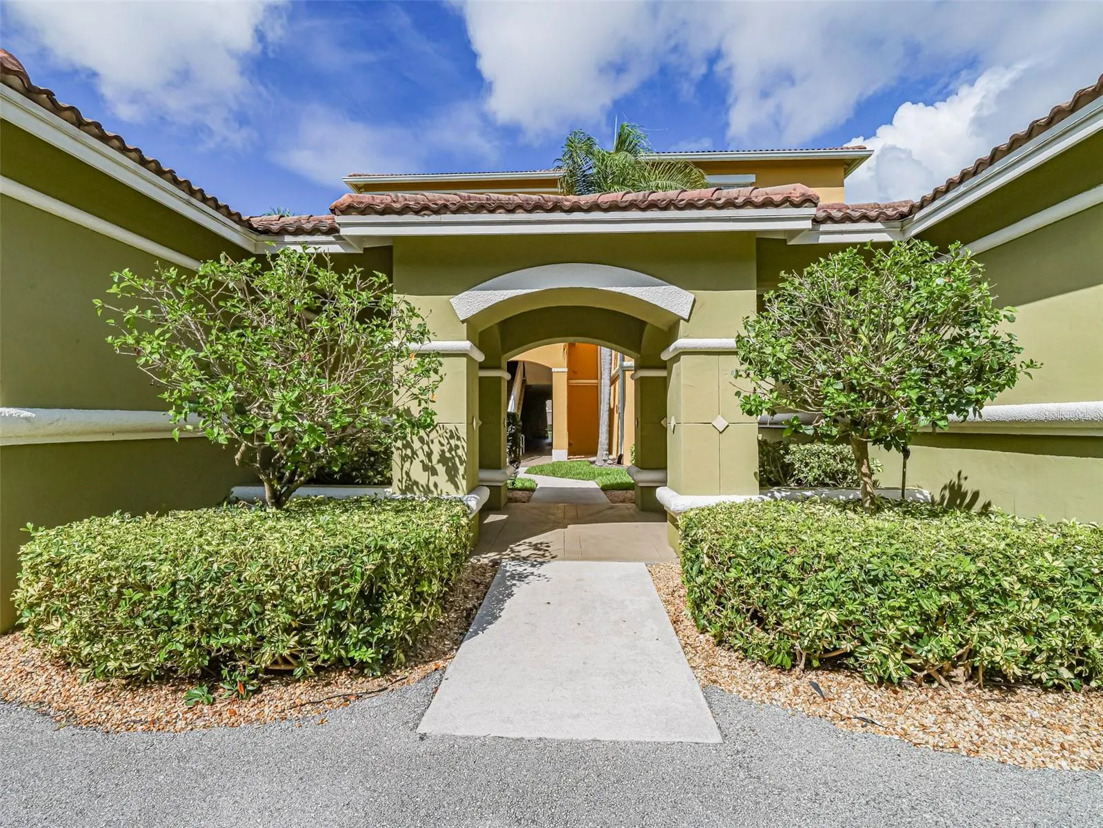 5090 FAIRWAYS CIR #H206, #H206