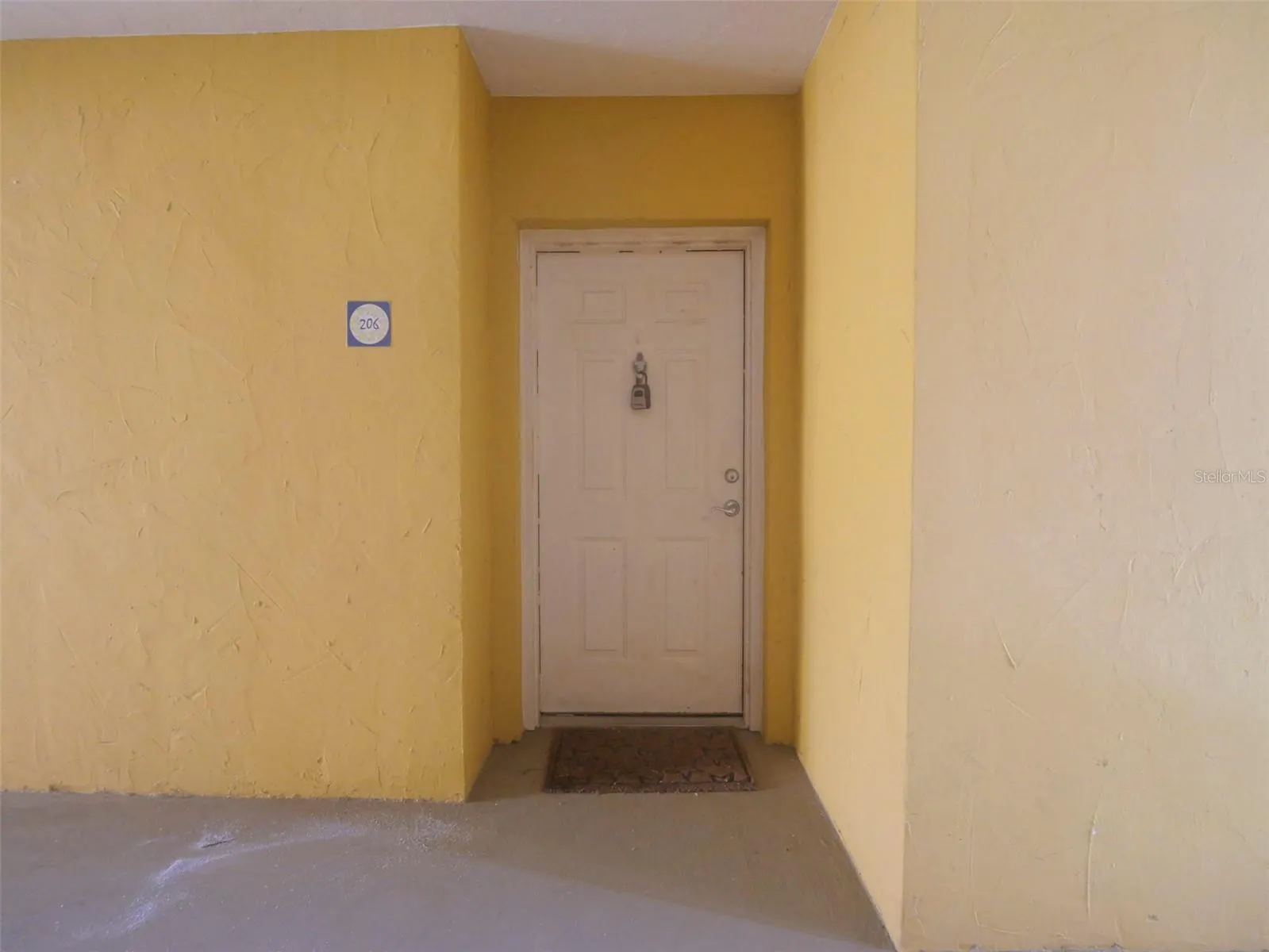 5090 FAIRWAYS CIR #H206, #H206