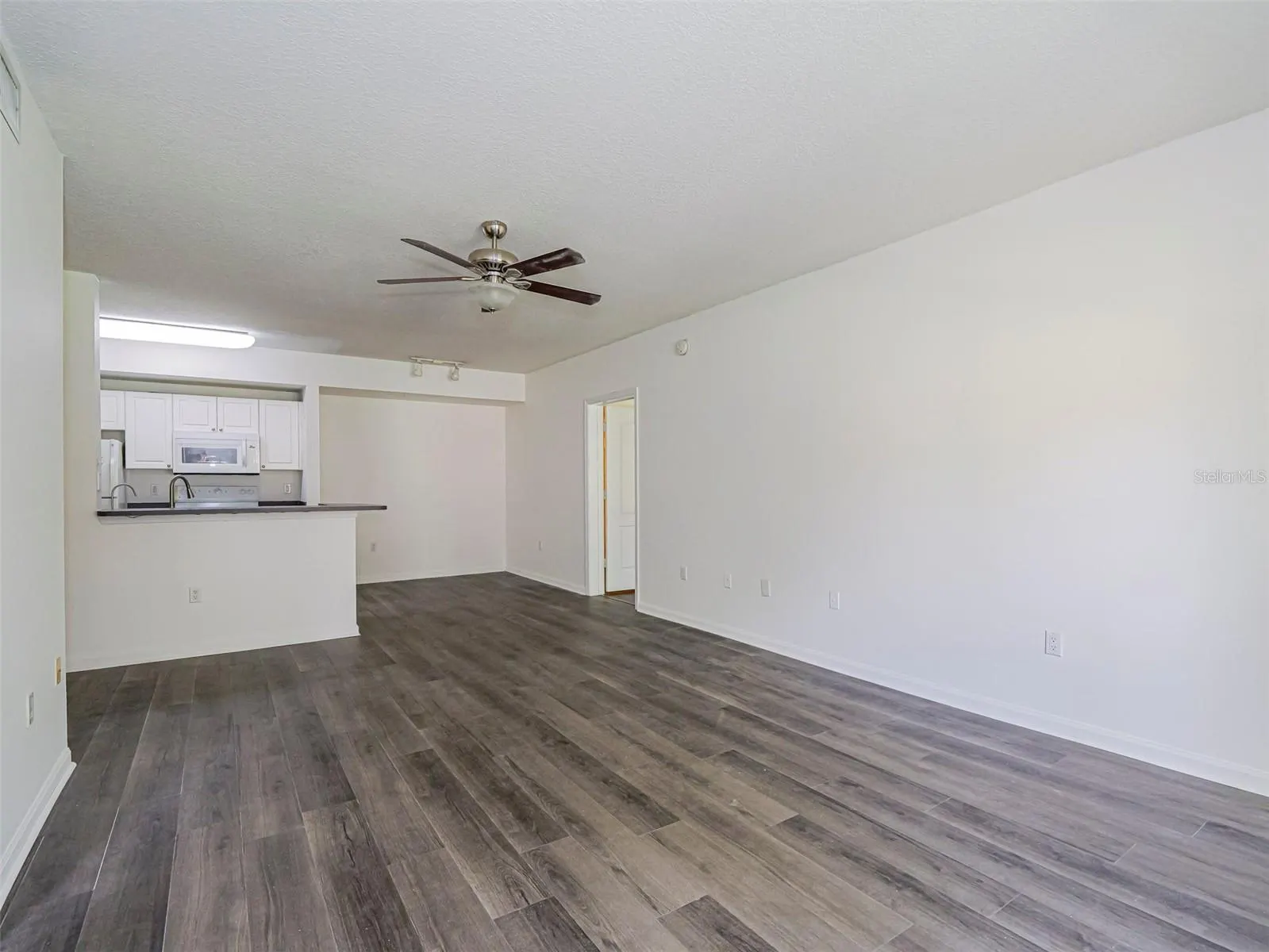 5090 FAIRWAYS CIR #H206, #H206