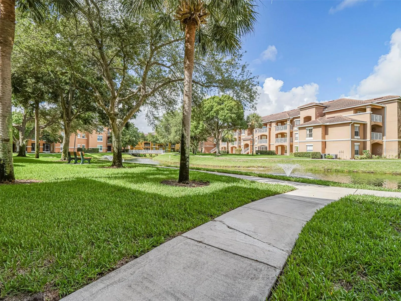 5090 FAIRWAYS CIR #H206, #H206