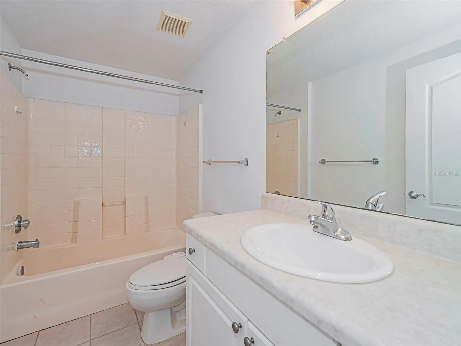 5090 FAIRWAYS CIR #H206, #H206