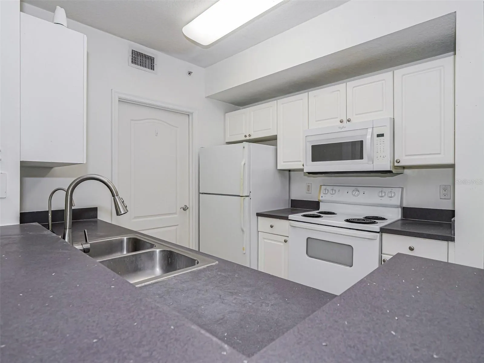 5090 FAIRWAYS CIR #H206, #H206