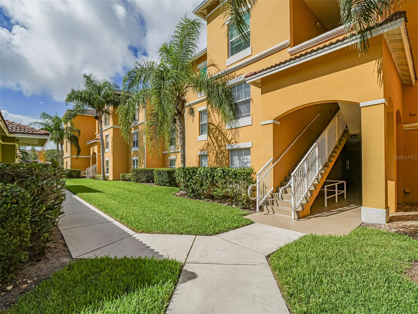 5090 FAIRWAYS CIR #H206, #H206