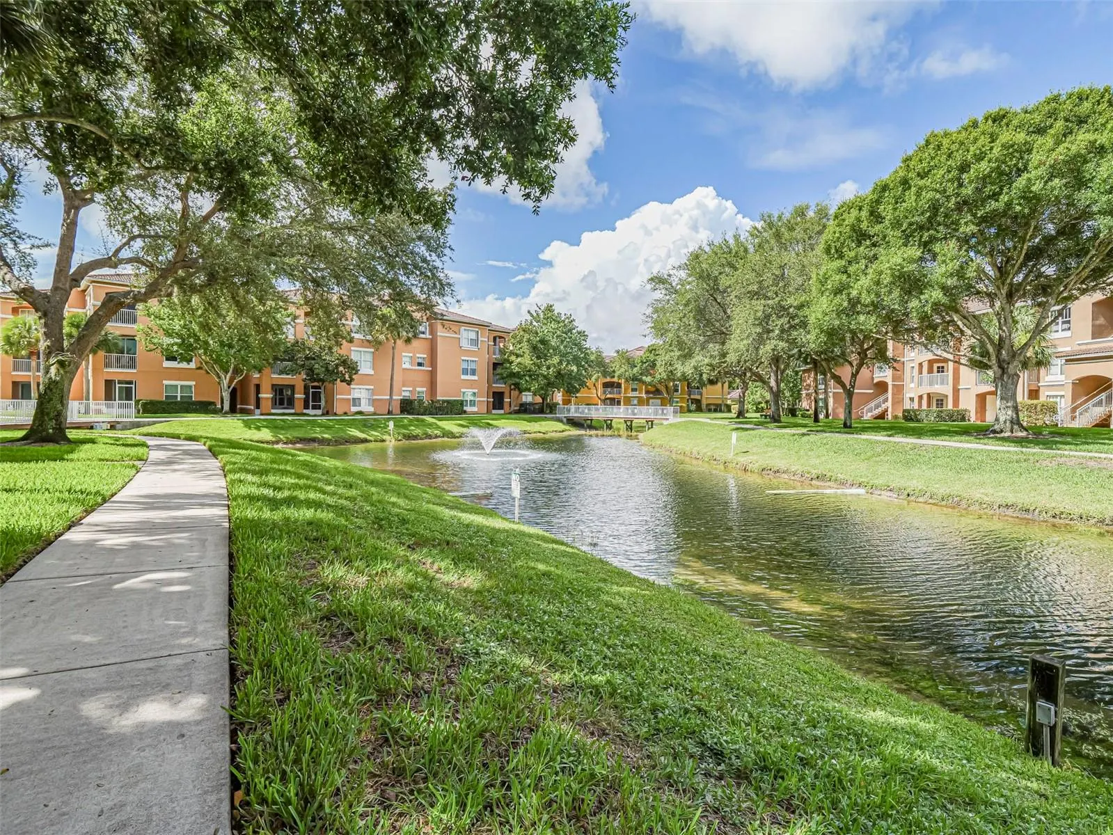 5090 FAIRWAYS CIR #H206, #H206
