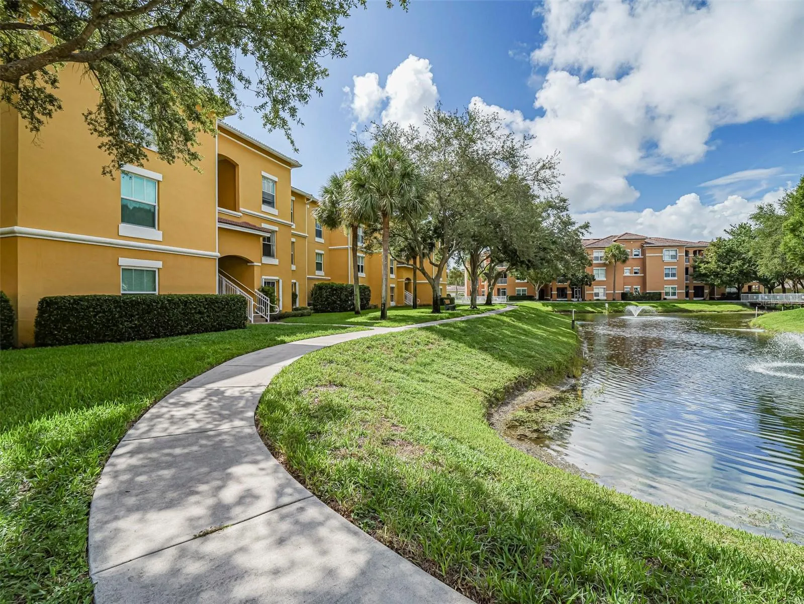 5090 FAIRWAYS CIR #H206, #H206