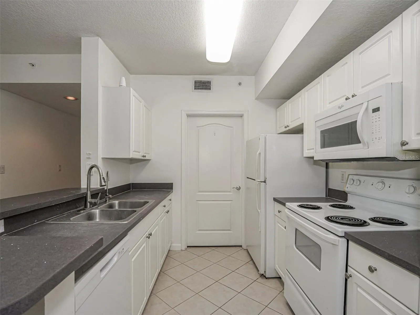 5090 FAIRWAYS CIR #H206, #H206