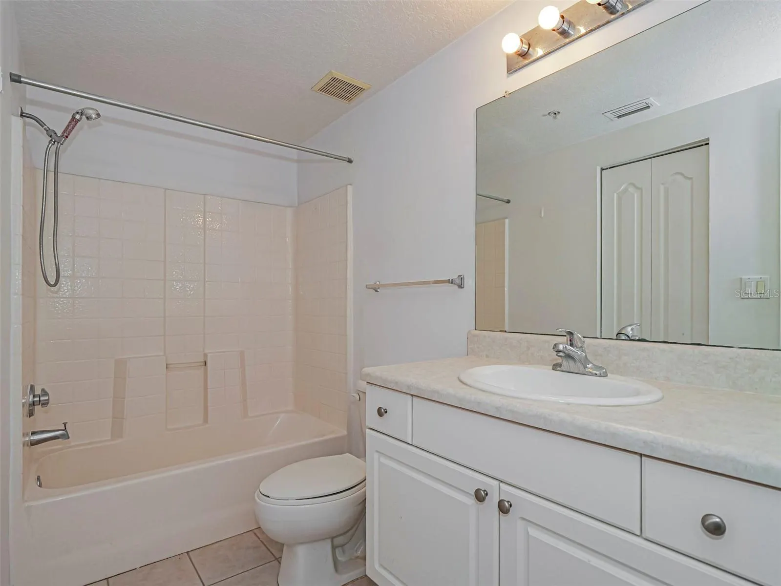 5090 FAIRWAYS CIR #H206, #H206