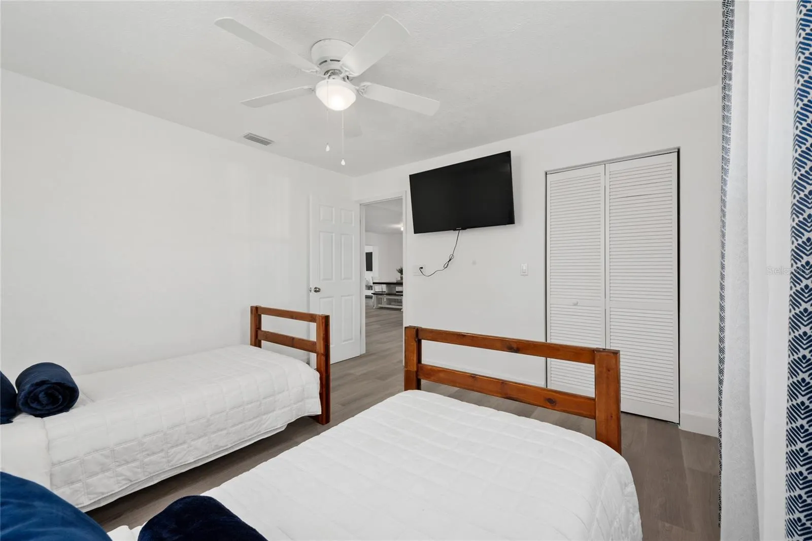 52 N YORK RD