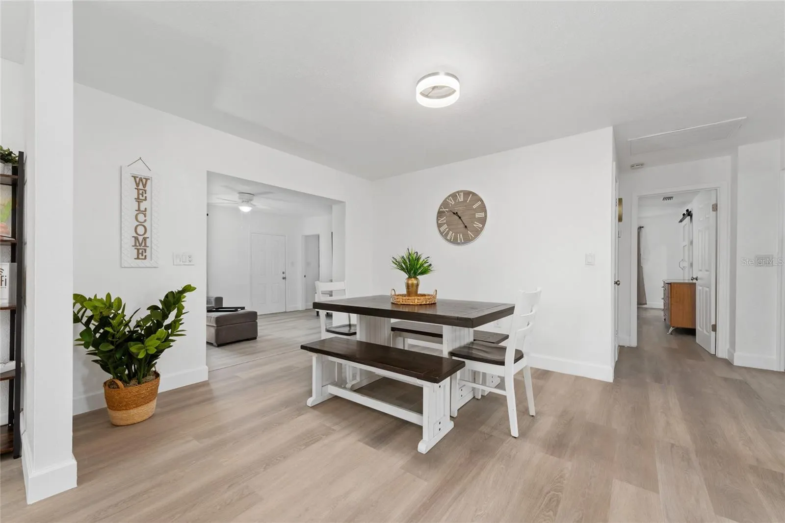 52 N YORK RD