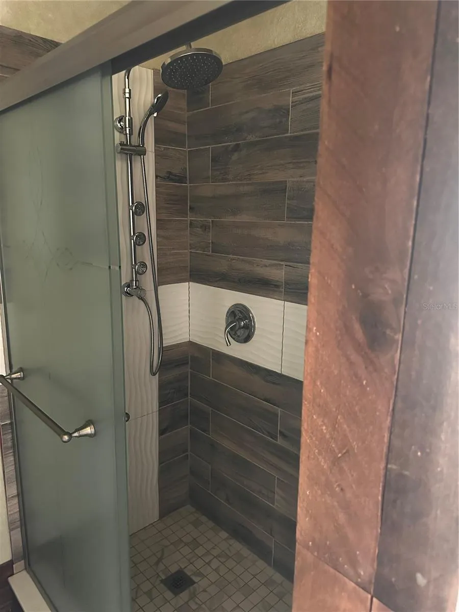 2310 25TH AVE W