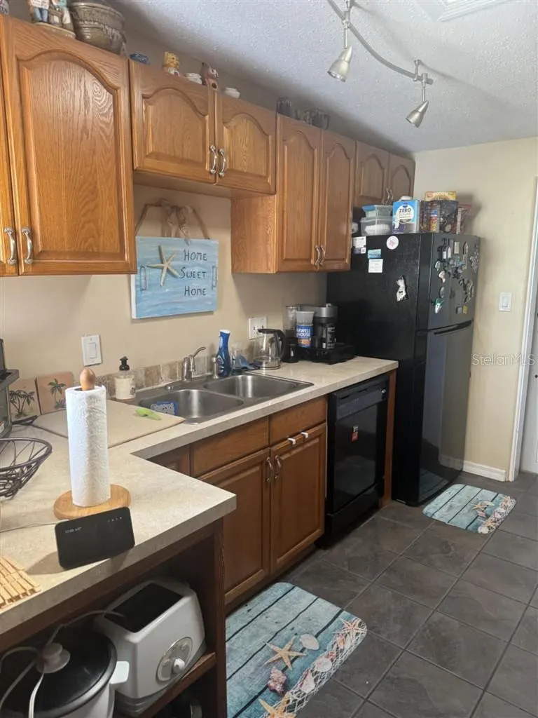 2119 N WELLESLEY DR