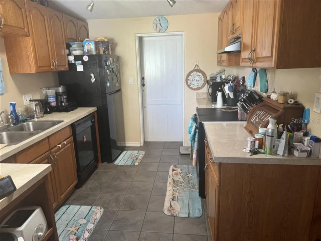 2119 N WELLESLEY DR