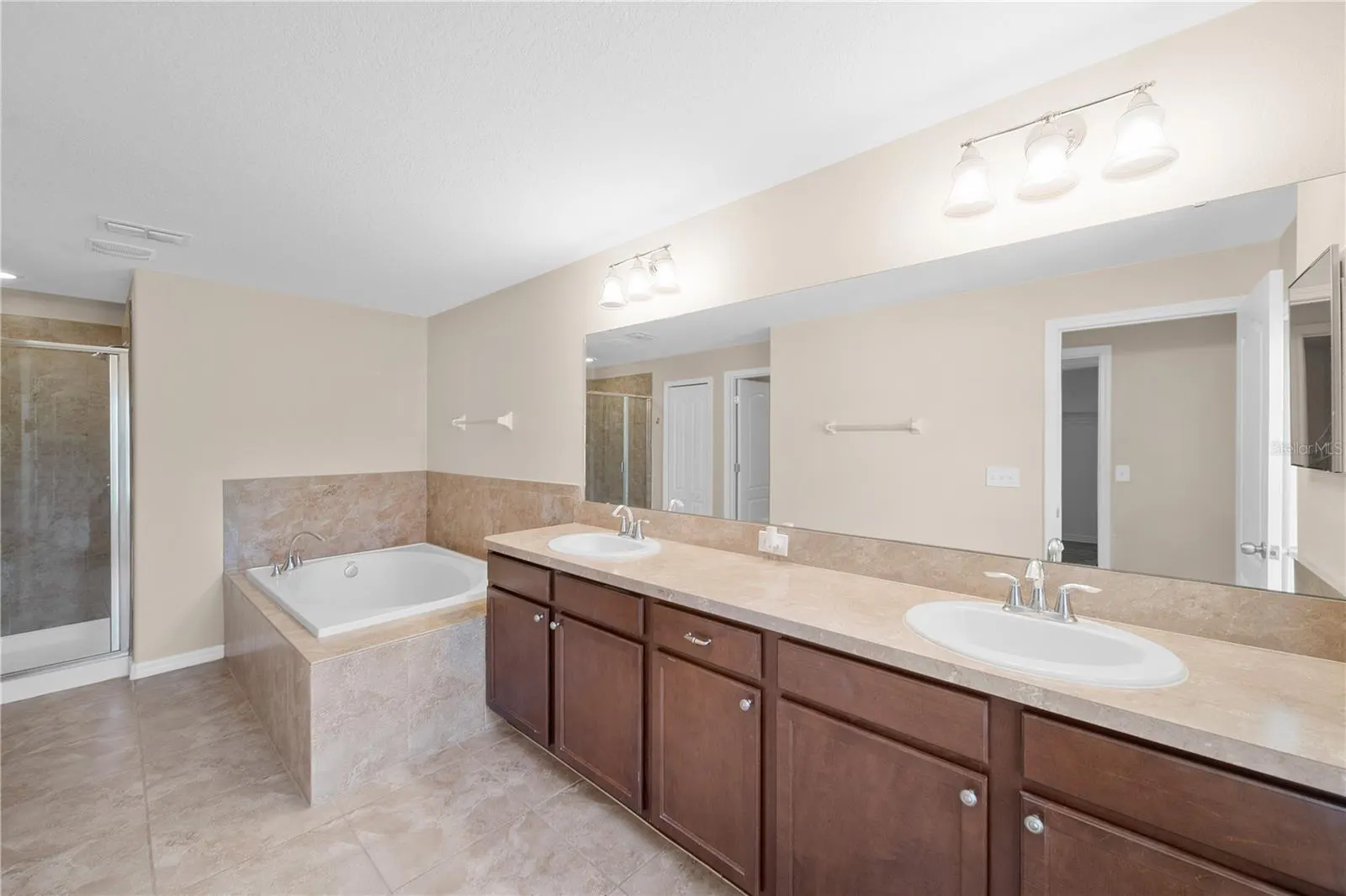 3442 RODRICK CIR