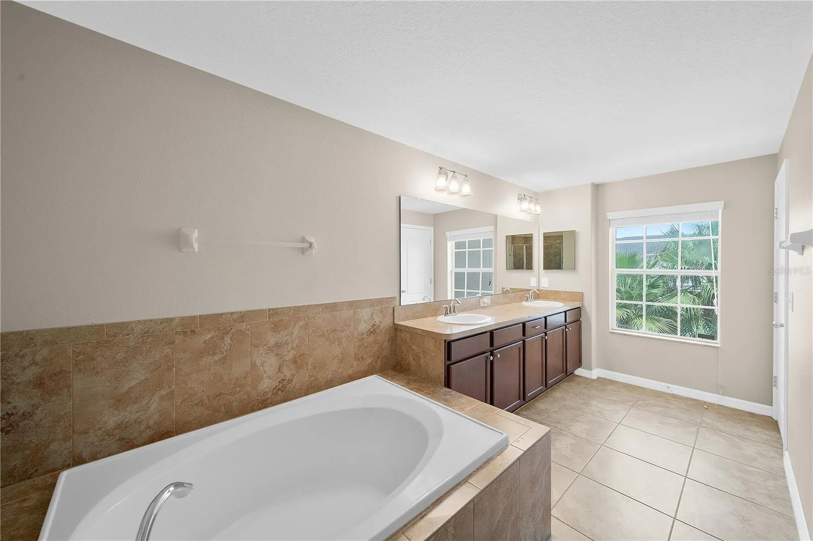 3442 RODRICK CIR