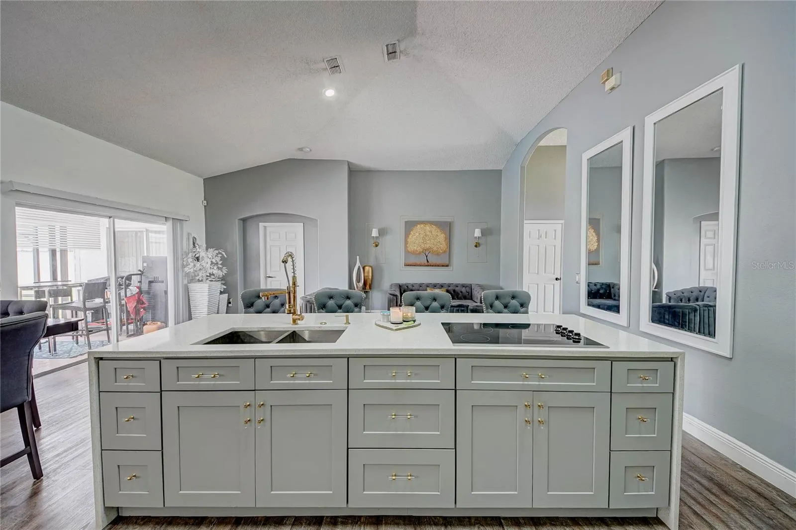343 AYLESBURY CT