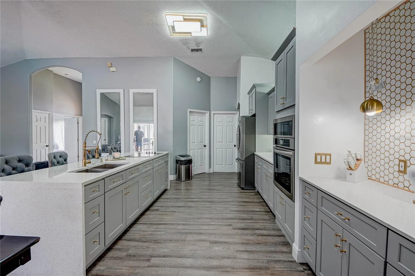 343 AYLESBURY CT