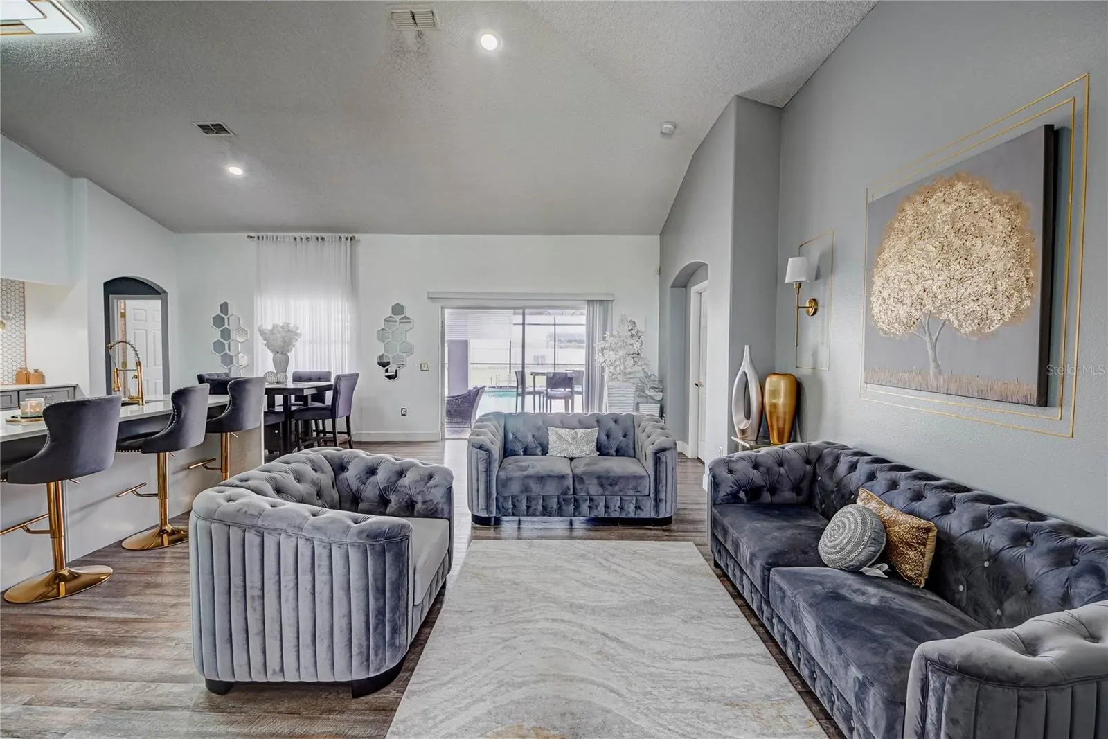 343 AYLESBURY CT