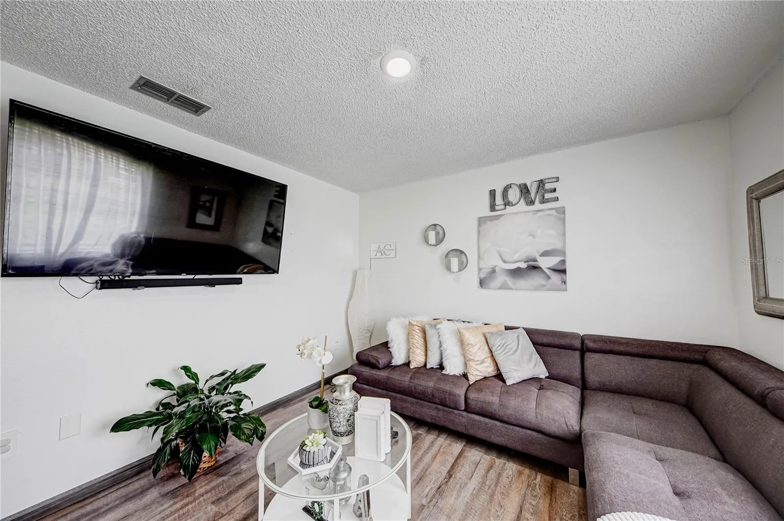 343 AYLESBURY CT