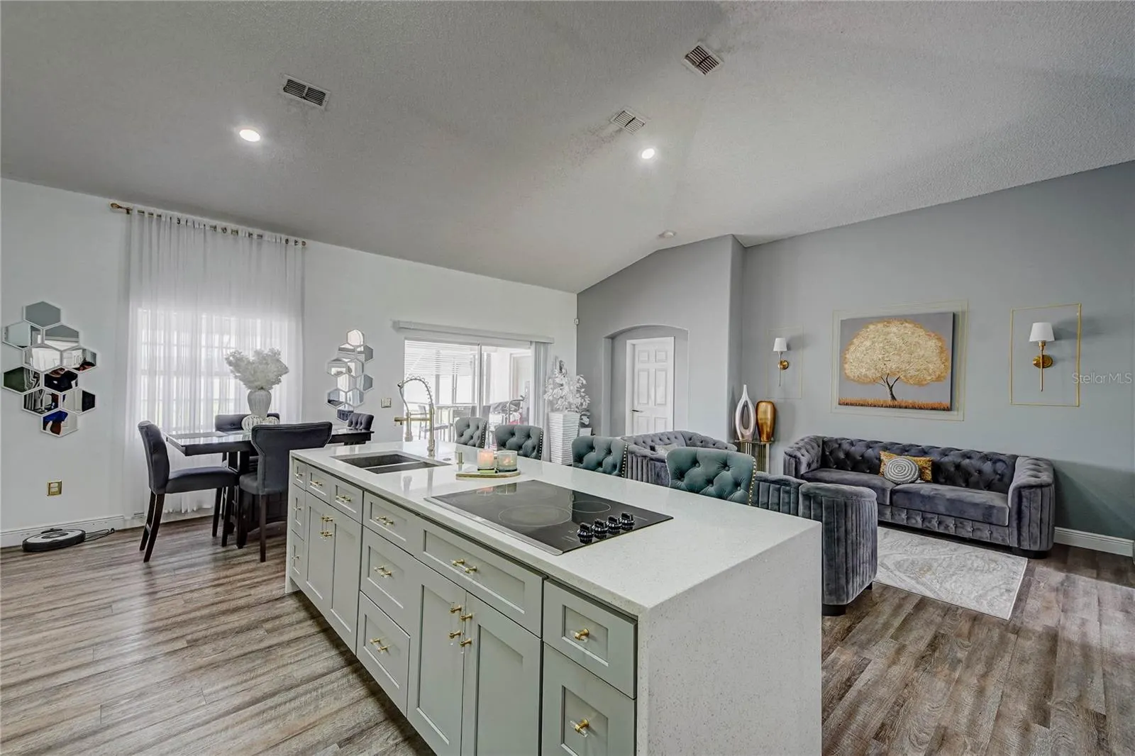 343 AYLESBURY CT