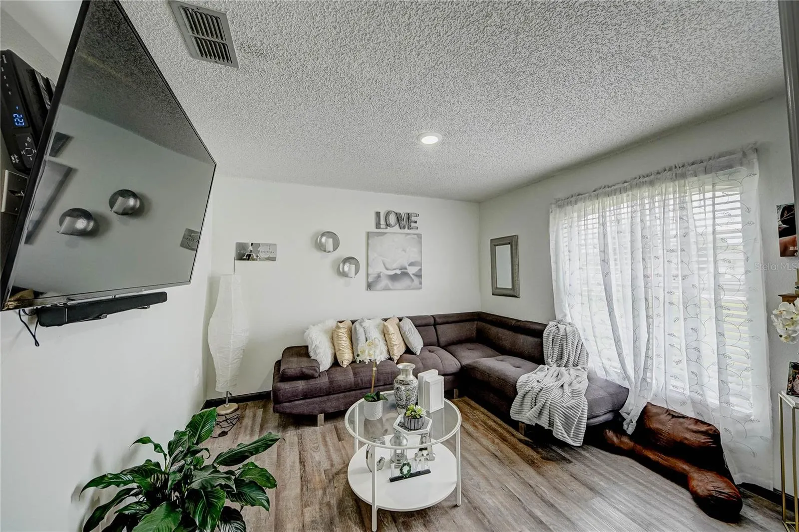 343 AYLESBURY CT
