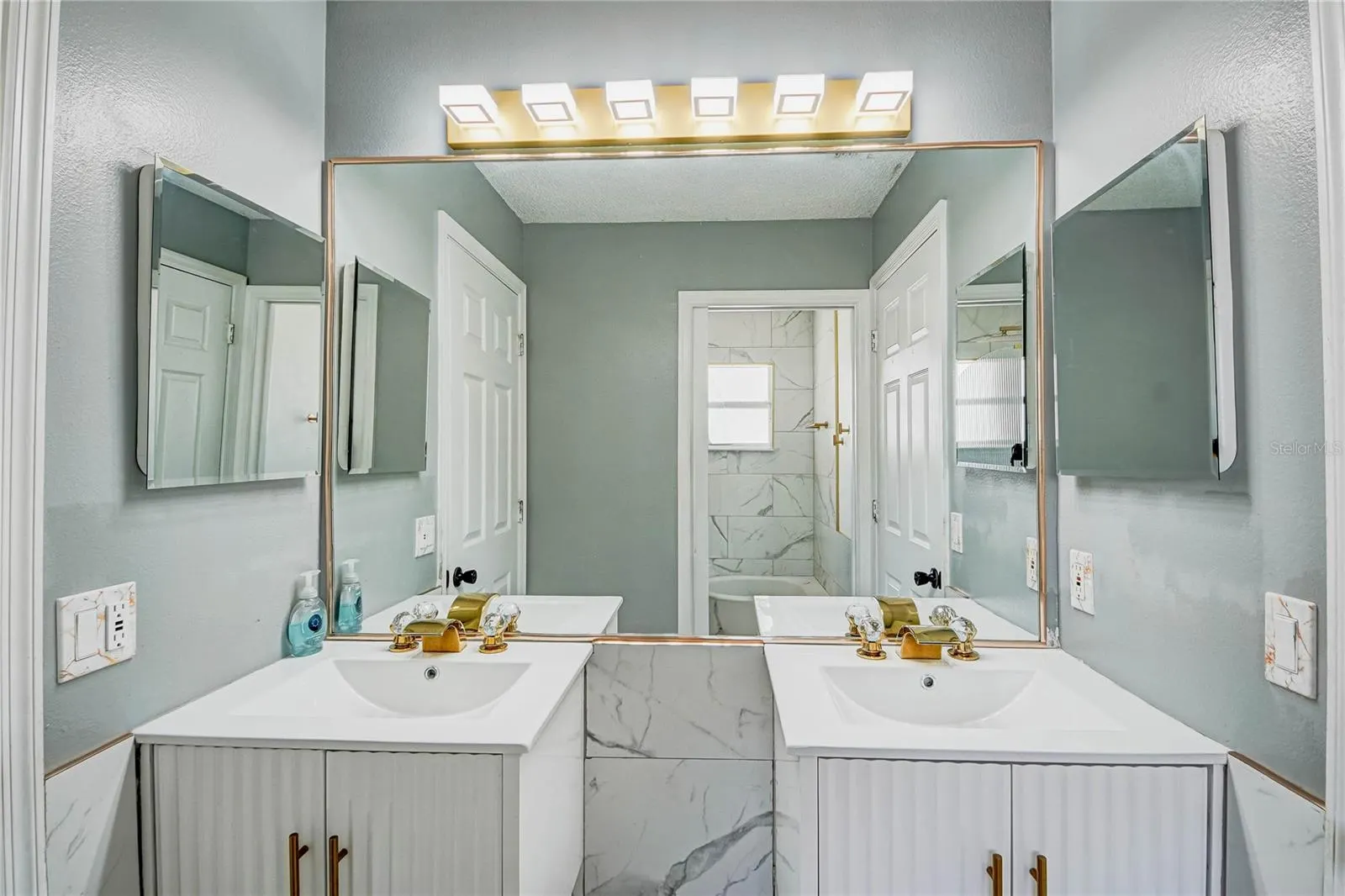 343 AYLESBURY CT