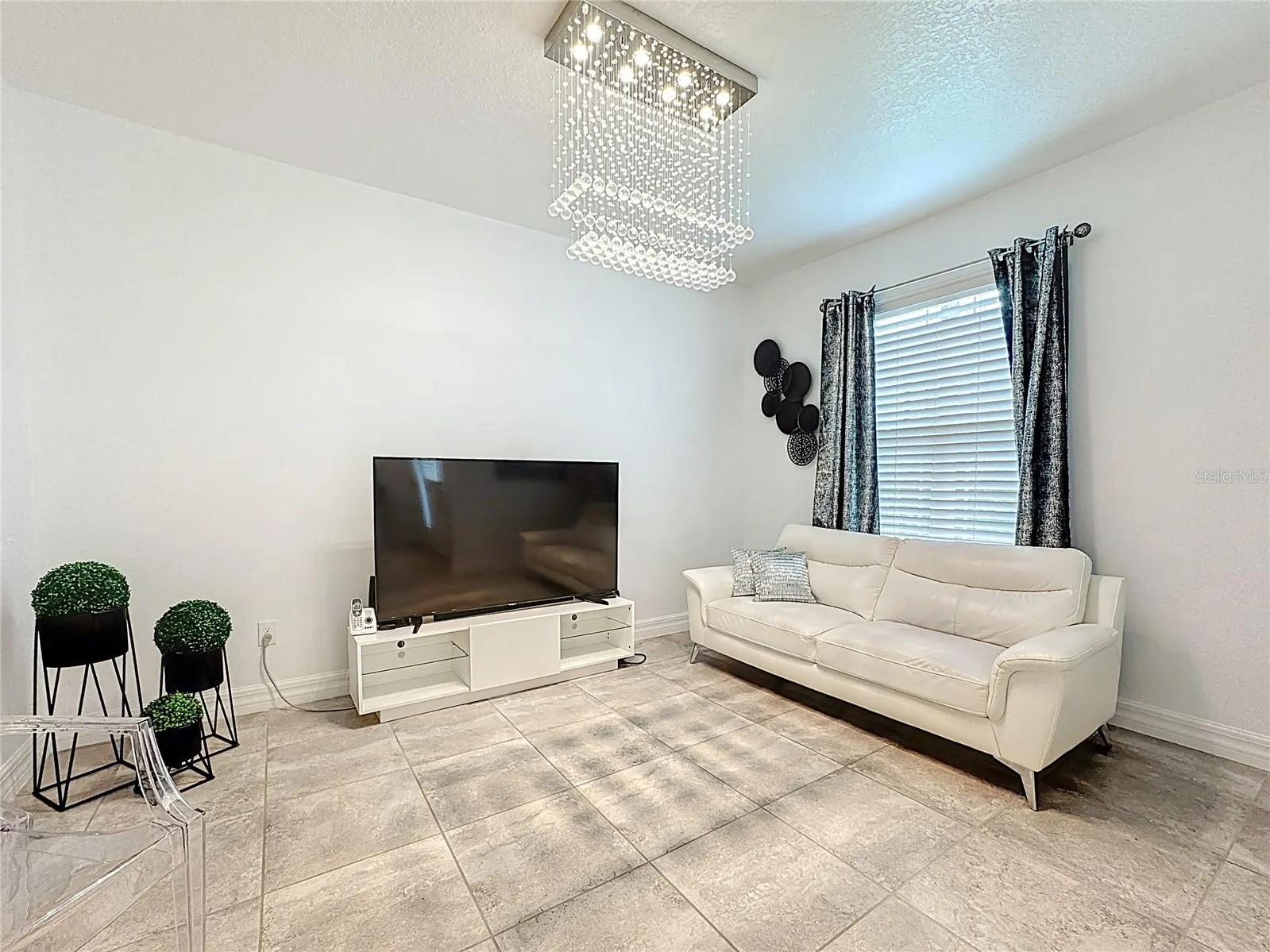 2541 SEGGOLIA LN