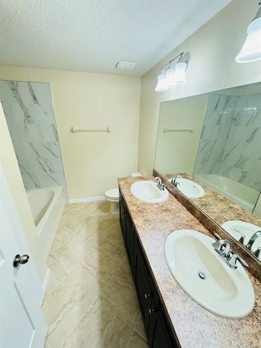 3308 RODRICK CIR