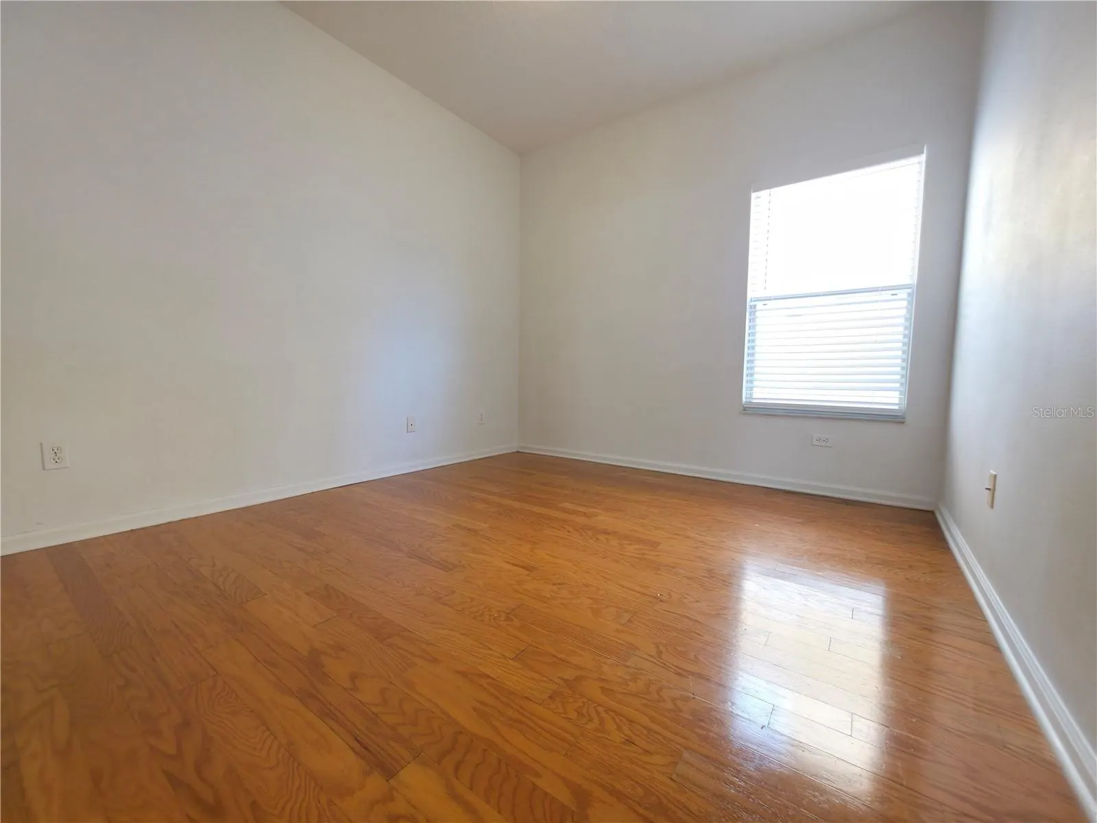 1527 DERBY GLEN DR