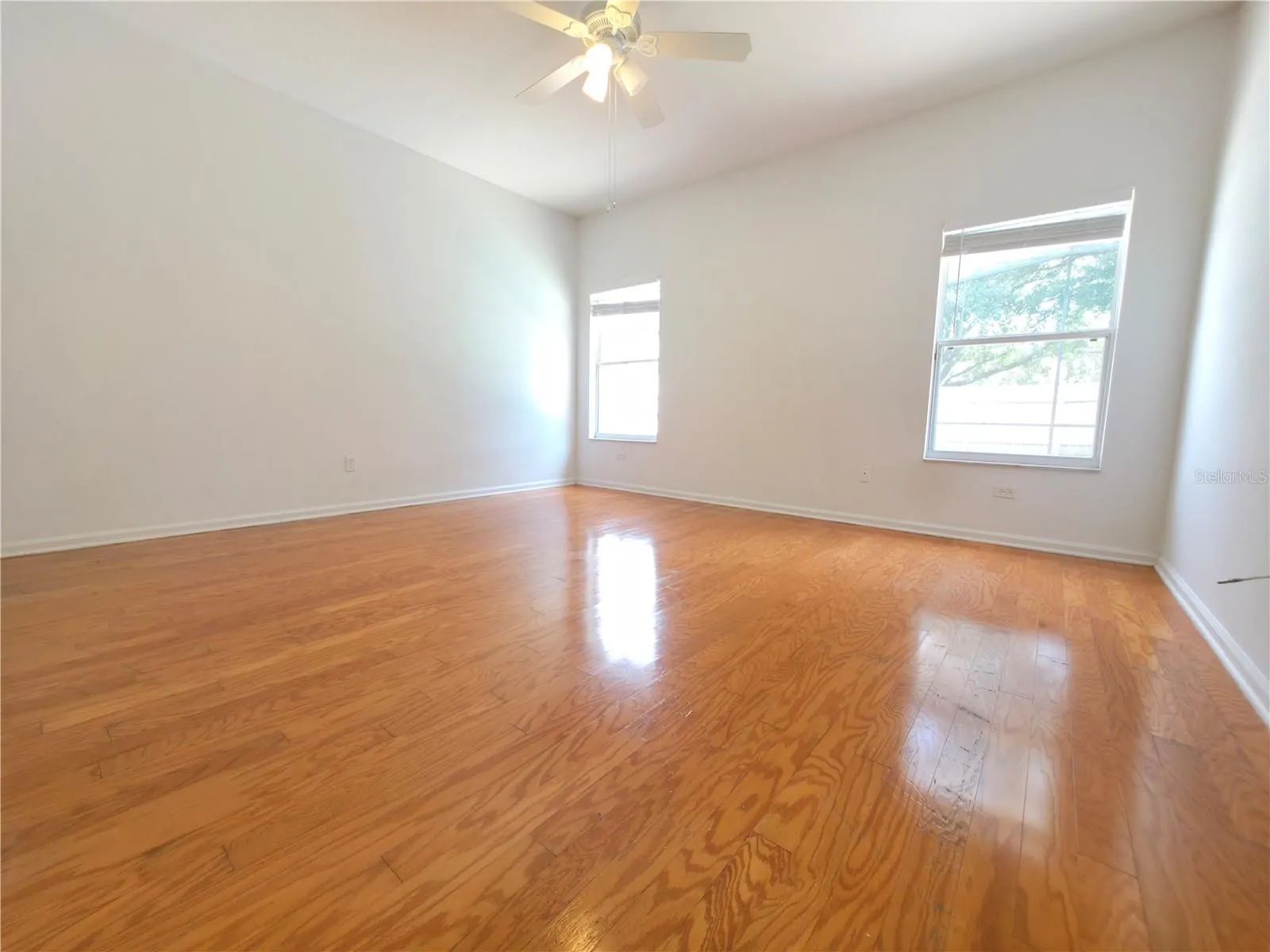 1527 DERBY GLEN DR