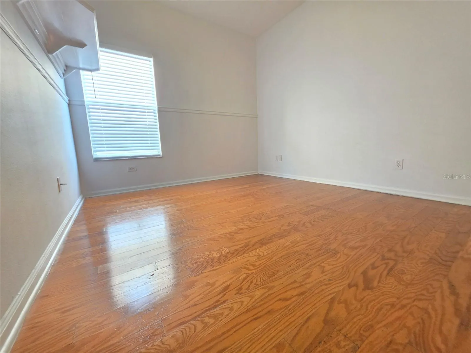 1527 DERBY GLEN DR