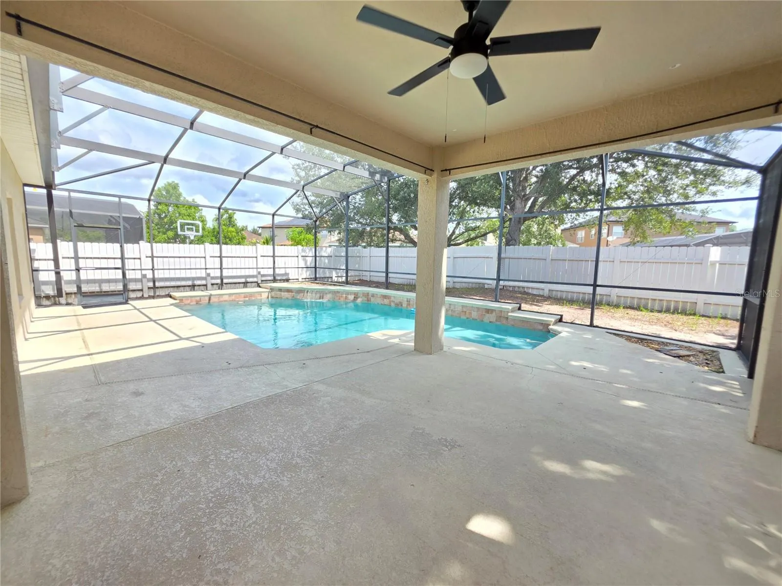 1527 DERBY GLEN DR