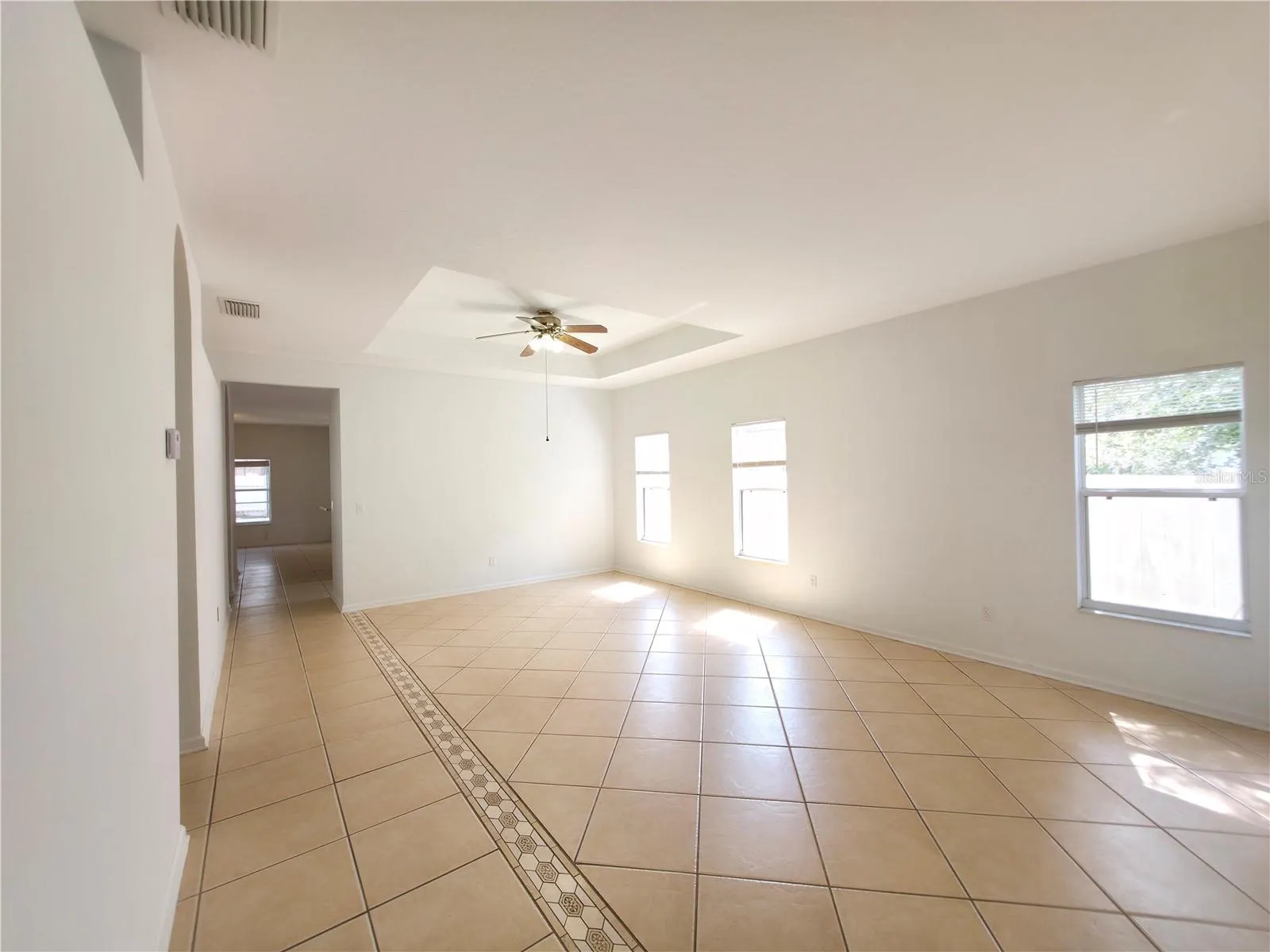 1527 DERBY GLEN DR