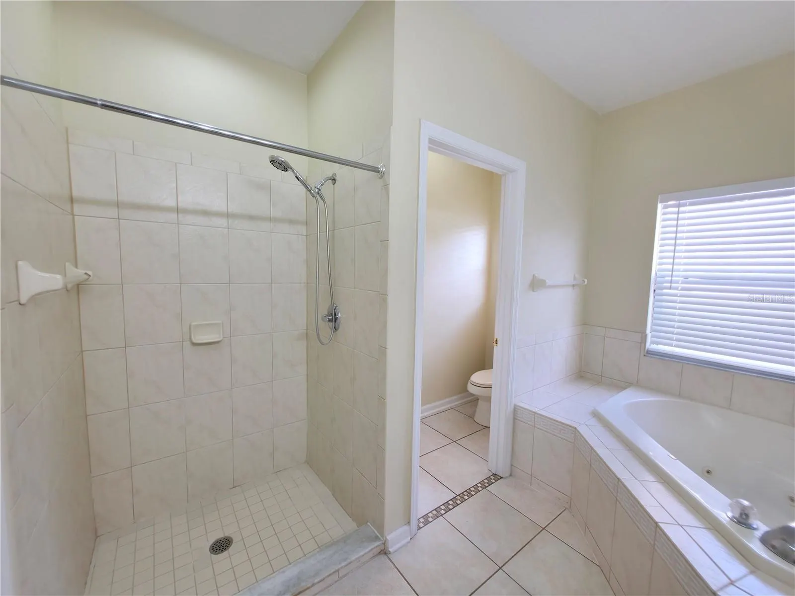 1527 DERBY GLEN DR