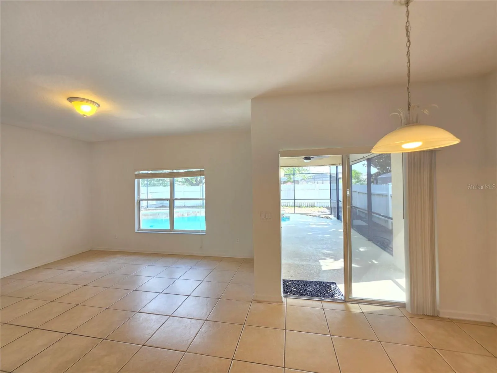 1527 DERBY GLEN DR