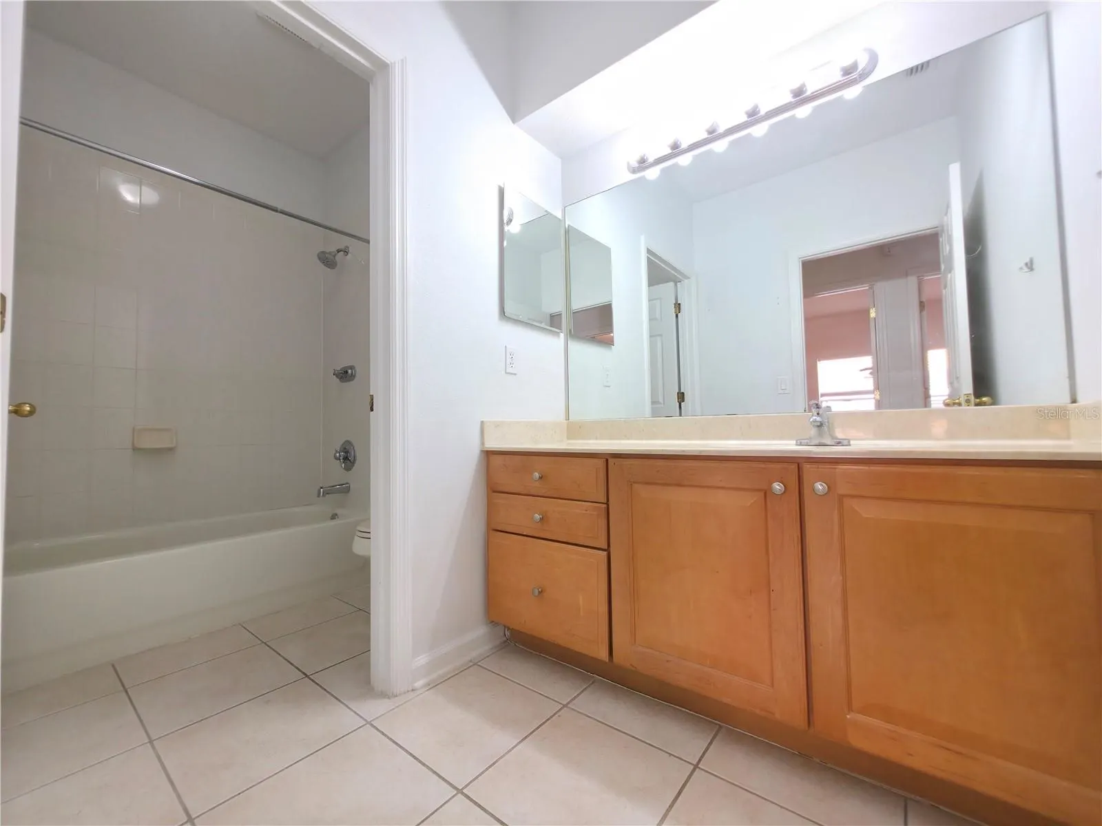 1527 DERBY GLEN DR