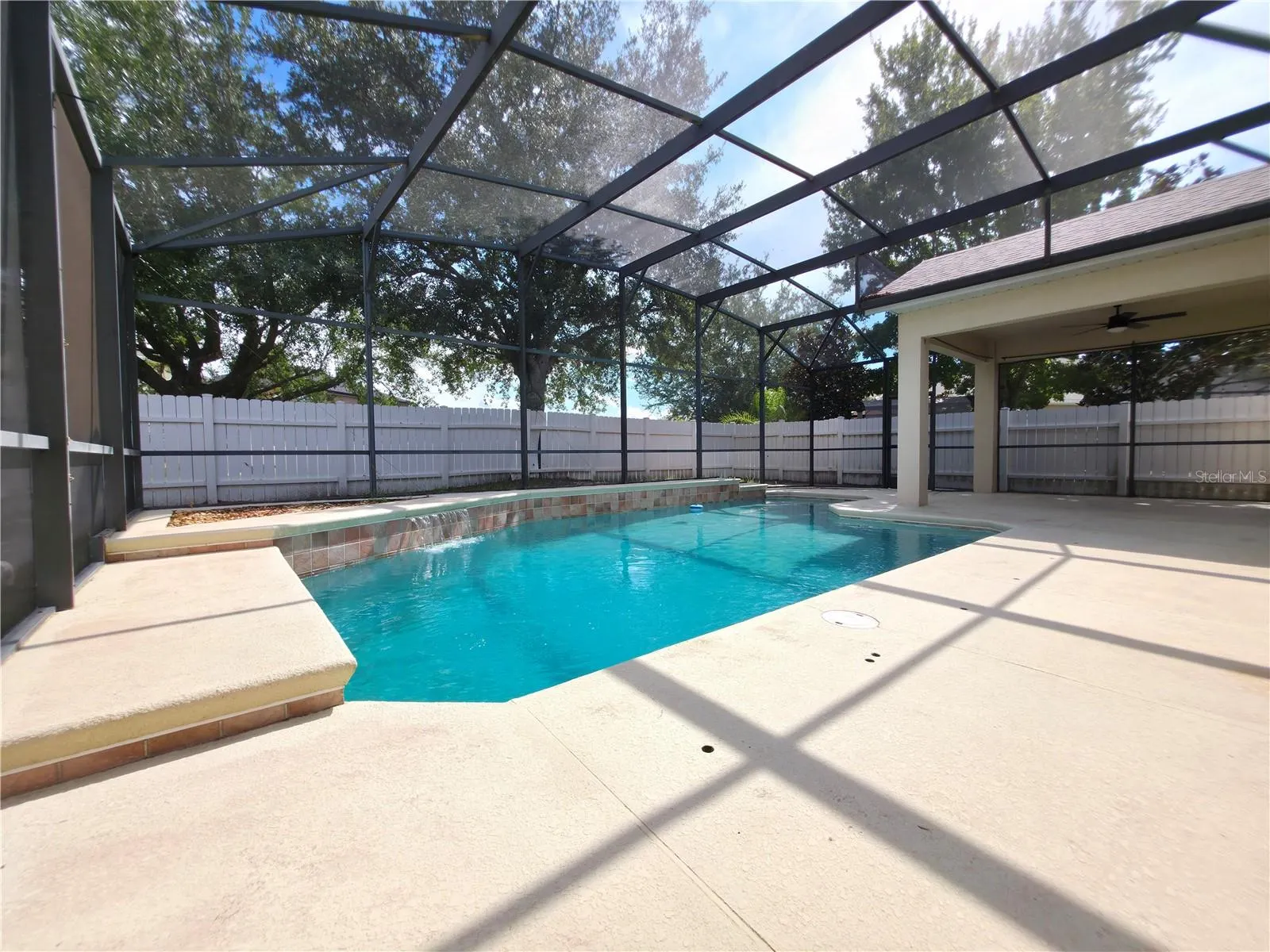 1527 DERBY GLEN DR