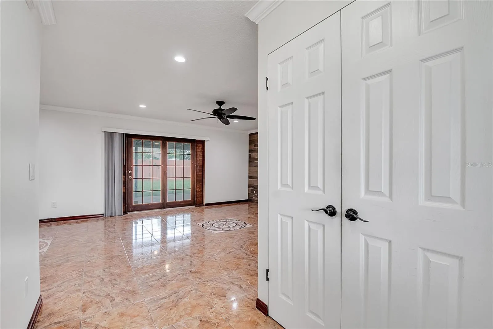 219 IOWA WOODS CIR W