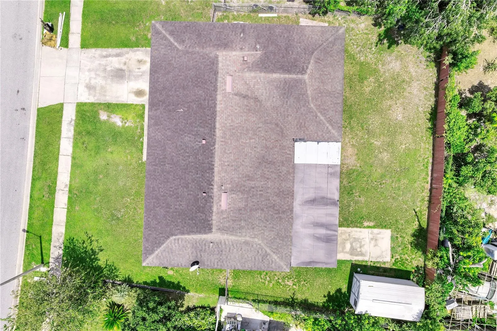 219 IOWA WOODS CIR W